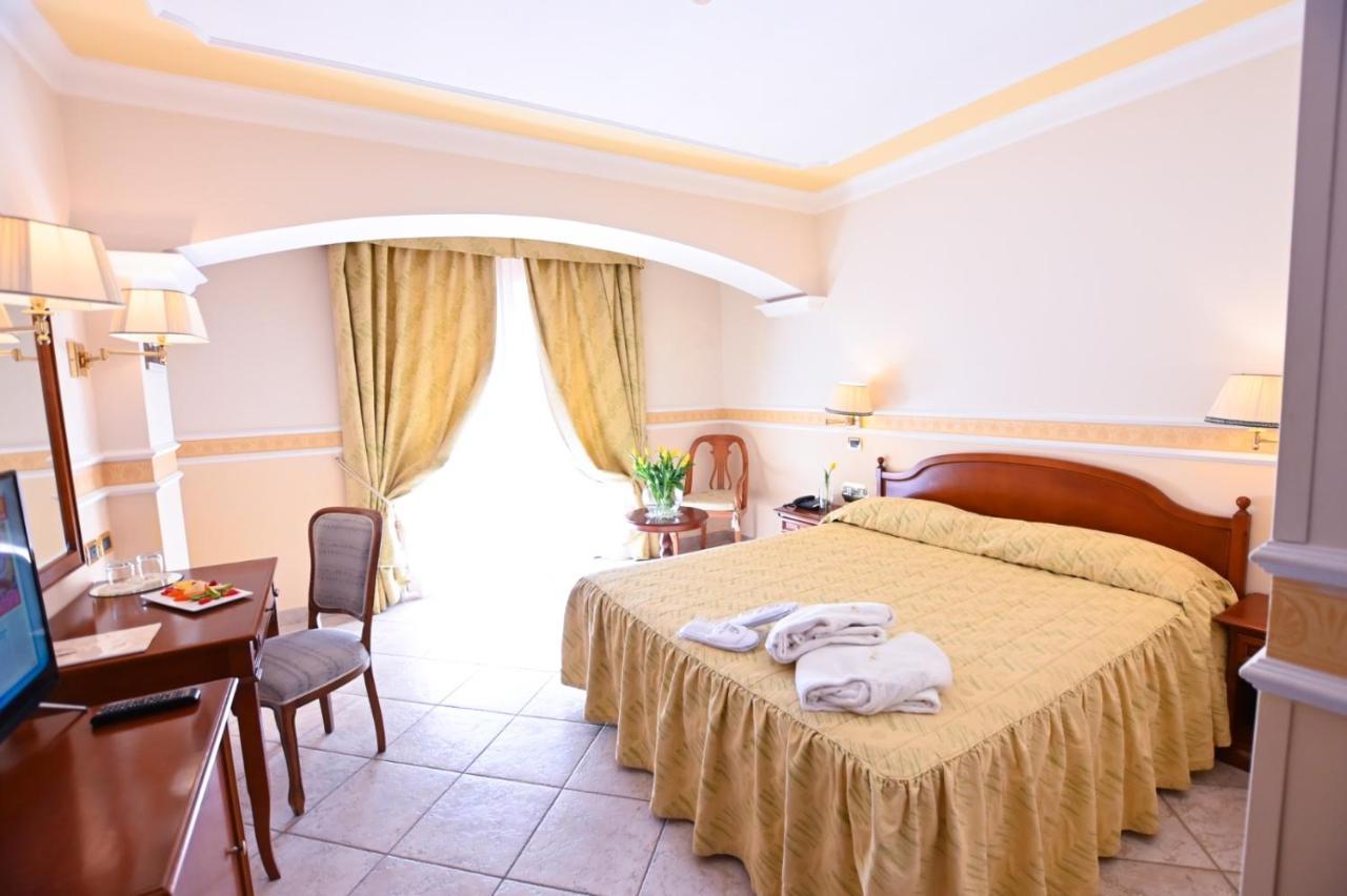 Afrodite Boutique Hotel Bovalino Marina Buitenkant foto